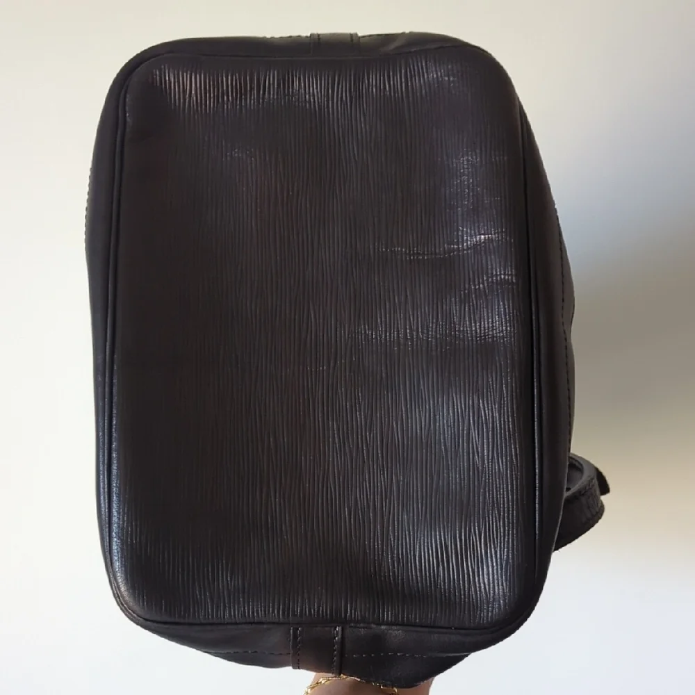 Louis Vuitton Black Epi Bucket Bag Vintage 80s - Picture 7 of 11